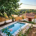 Stone House With Pool Σπίτι διακοπών *
