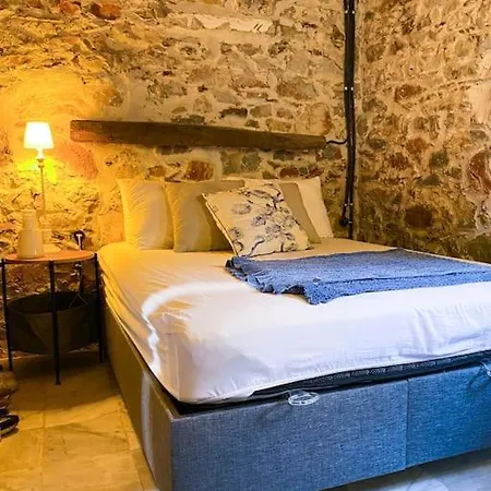 Stone House With Pool 別荘