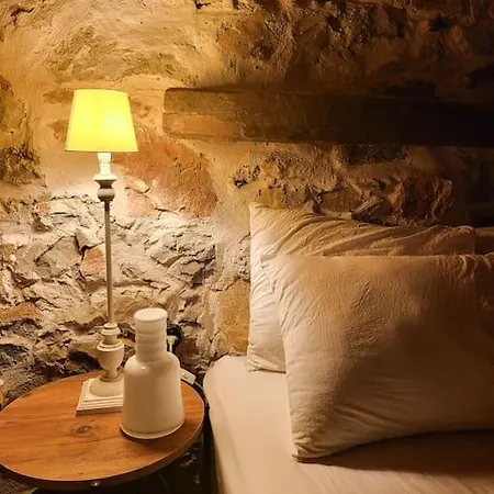 Stone House With Pool * ムーラ