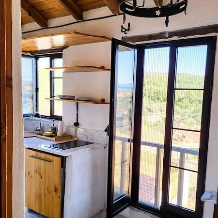 Stone House With Pool בית נופש מוגלה