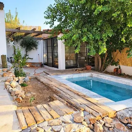 Feriehus Stone House With Pool *