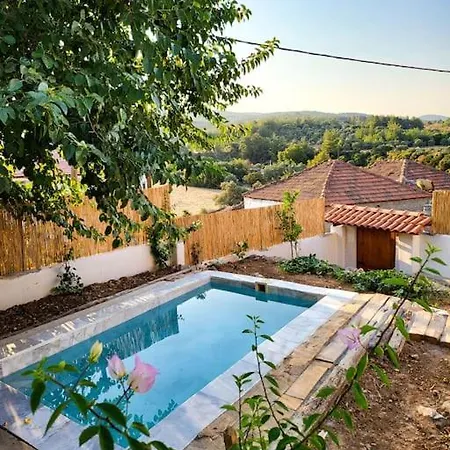 Stone House With Pool Case de vacanță *