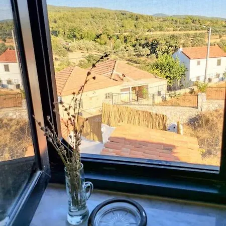 Case de vacanță Stone House With Pool